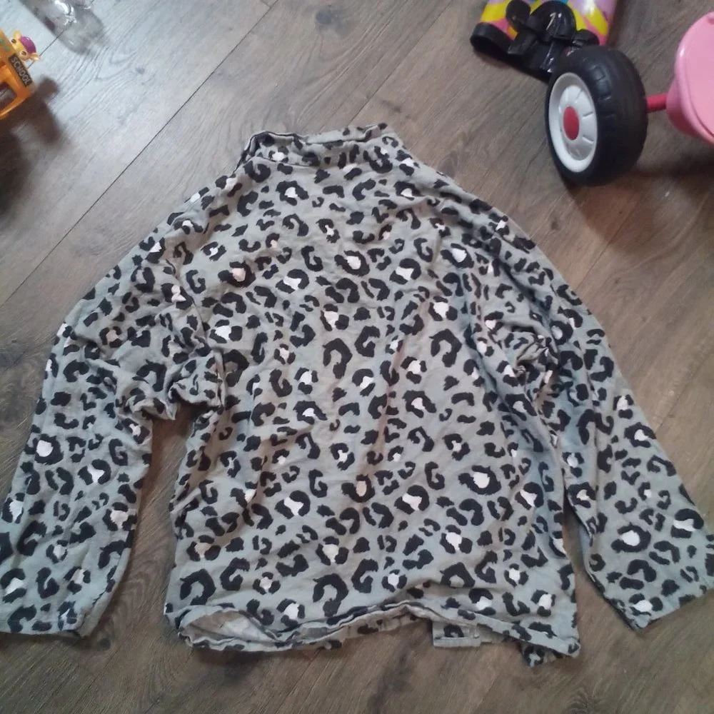 NWOT MAYFAIR  UNISEX ANIMAL PRINT BUTTON UP SLEEP SHIRT